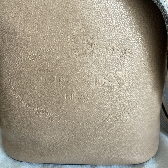 Prada Vitello phenix cammeo leather stripe strap bucket bag crossbody purse š¤ - Picture 2 of 16